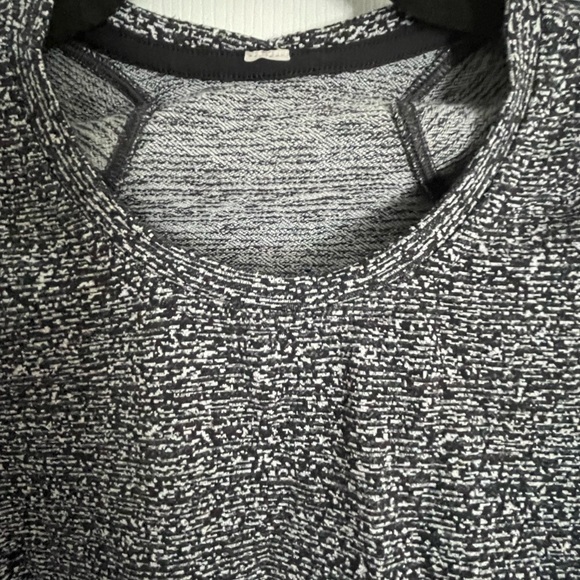 Compression lululemon long sleeve sweater barely worn - Picture 2 of 5